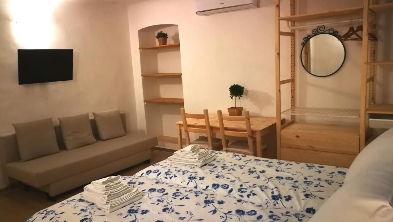 Your Shelter - Private Apartment Бари Екстериор снимка
