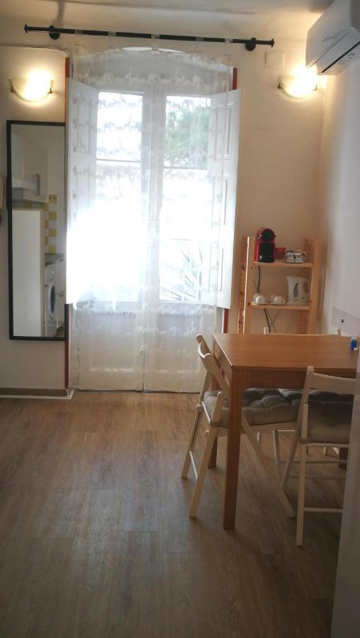 Your Shelter - Private Apartment Бари Екстериор снимка